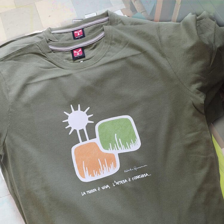 maglietta personalizzata tramite stampa dtf, ricamo, sublimazione