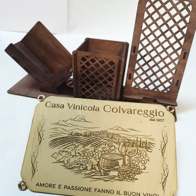 porta telefono e targhetta personalizzata in legno